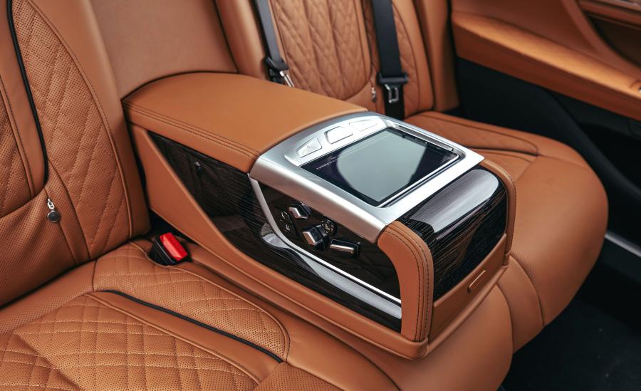 Интерьер BMW 750i xDrive (G11) 2019 года  (NA) (фото 5 из 40)